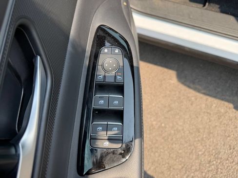 Used 2025 Nissan Murano SV AWD/4WD image 13