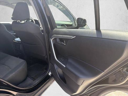 Used 2021 Toyota RAV4 XLE FWD image 22