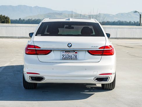 Used 2019 BMW 740i image 6