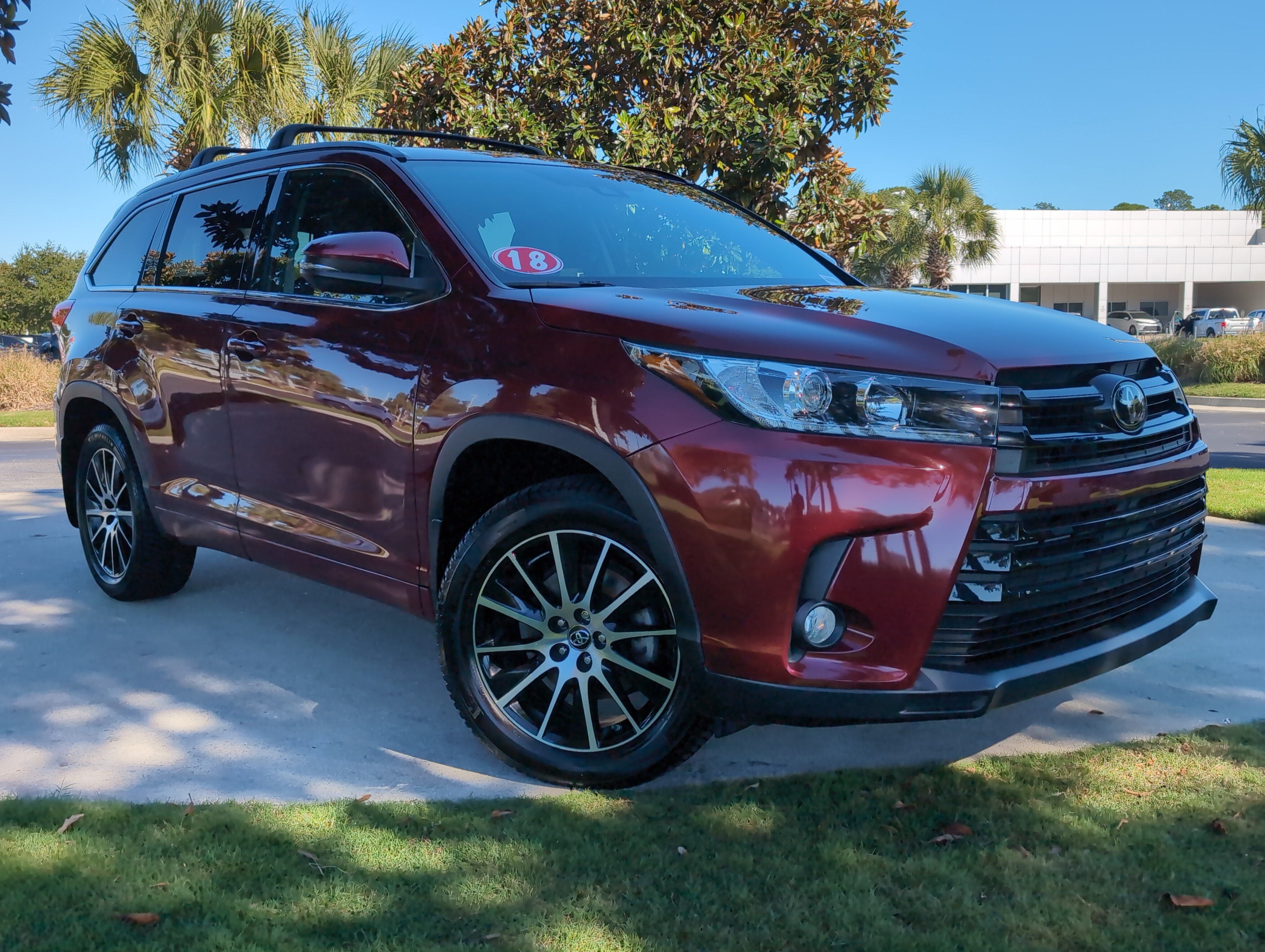 Used 2018 Toyota Highlander SE AWD/4WD image 2