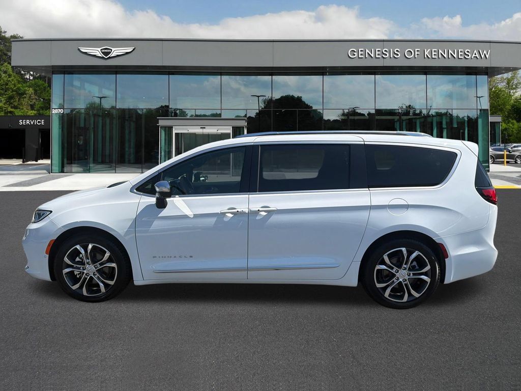 Used 2026 Chrysler Pacifica Pinnacle FWD image 4