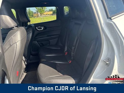 Used 2025 Jeep Compass Trailhawk AWD/4WD image 16