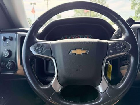 Used 2018 Chevrolet Silverado 1500 LT w/ LT Convenience Package AWD/4WD image 17
