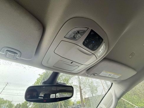 Used 2024 Chrysler Pacifica Select image 29