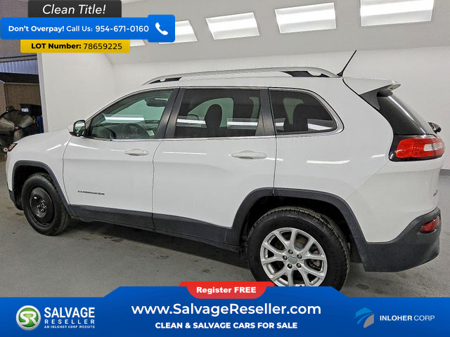 Used 2018 Jeep Cherokee Latitude w/ Cold Weather Group AWD/4WD image 3