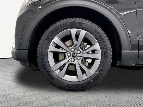 Used 2025 Ford Explorer Active w/ Active Comfort Package AWD/4WD image 9