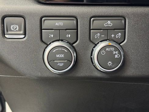 New 2026 GMC Sierra 1500 SLE w/ Preferred Package AWD/4WD image 29