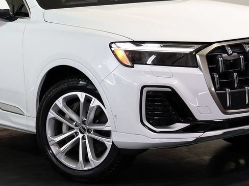 Used 2025 Audi Q7 3.0T Premium Plus w/ Premium Plus Package AWD/4WD image 8
