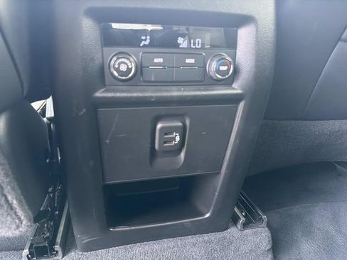 Used 2023 Chevrolet Traverse LT FWD image 21