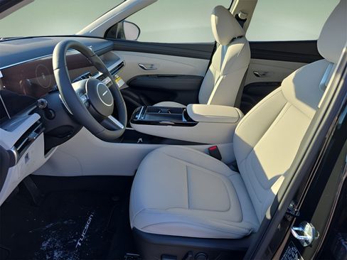 Certified 2025 Hyundai Tucson Limited FWD image 12