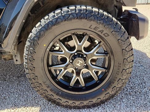 Used 2023 Jeep Gladiator Sport AWD/4WD image 7