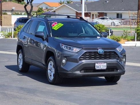 Used 2021 Toyota RAV4 XLE w/ Convenience Package AWD/4WD image 3