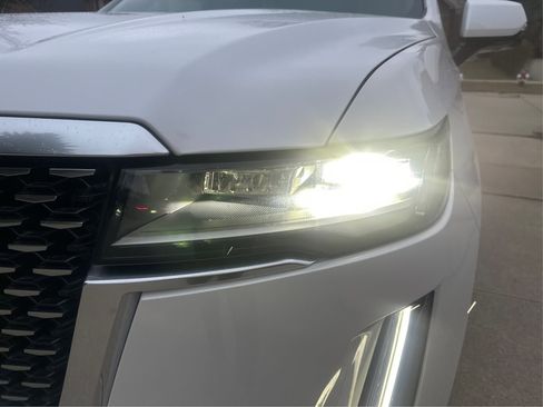 Used 2021 Cadillac Escalade Premium Luxury w/ Performance Package image 32