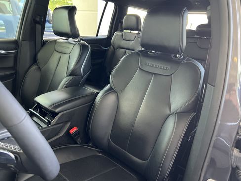 Used 2024 Jeep Grand Cherokee L Overland w/ Luxury Tech Group IV AWD/4WD image 16