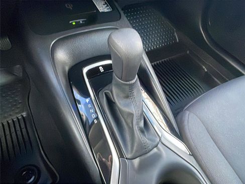 Used 2025 Toyota Corolla LE image 28