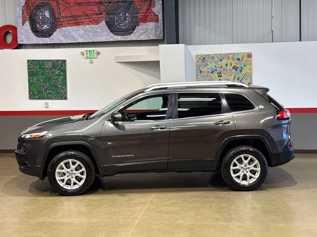 Used 2015 Jeep Cherokee Latitude w/ Cold Weather Group AWD/4WD image 4