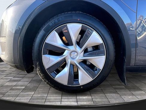 Used 2021 Tesla Model Y Long Range image 9