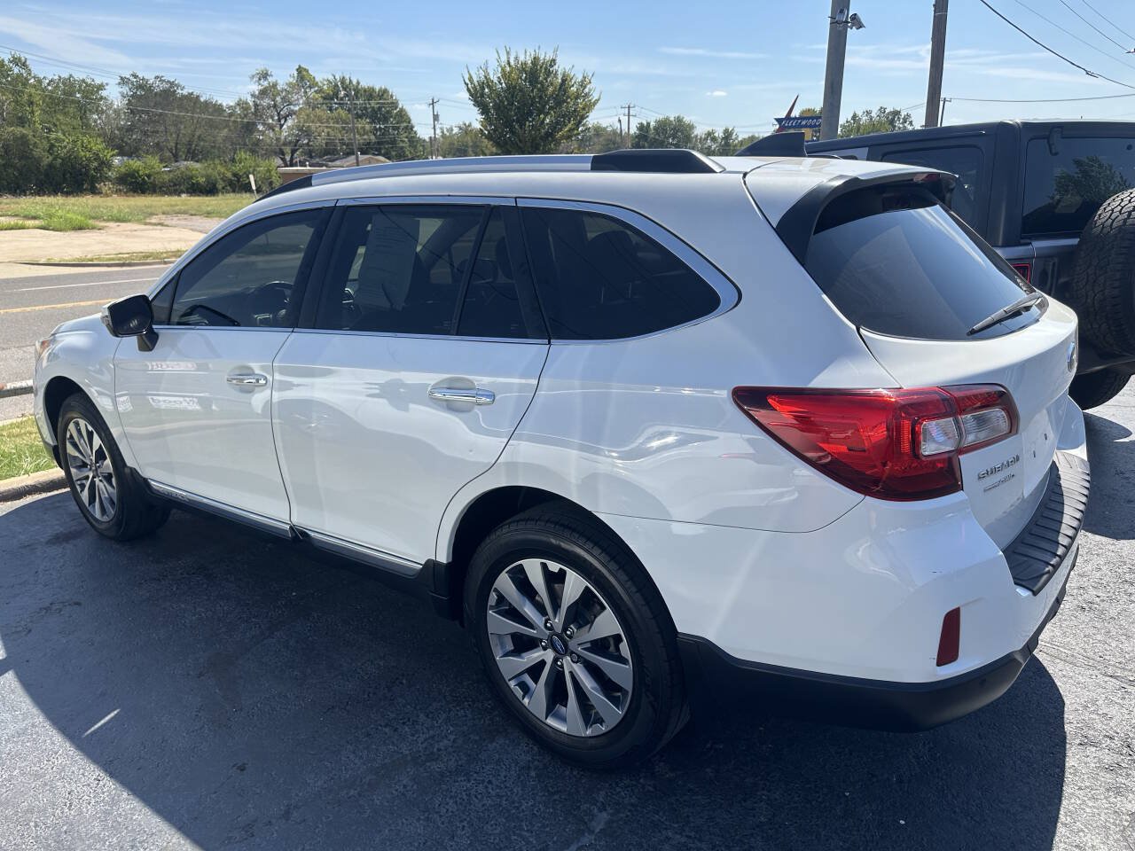Used 2017 Subaru Outback 3.6R Touring AWD/4WD image 8
