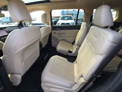 Used 2022 Jeep Grand Cherokee L Limited w/ Black Appearance Package image 29