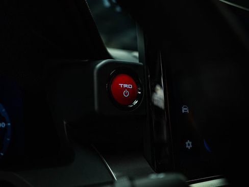 Used 2025 Toyota Tacoma TRD Off-Road w/ TRD Off Road Upgrade Package image 17