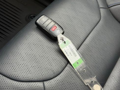 Used 2025 Toyota Tundra Platinum image 38