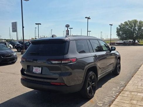 Used 2025 Jeep Grand Cherokee L Limited w/ Black Appearance Package AWD/4WD image 5