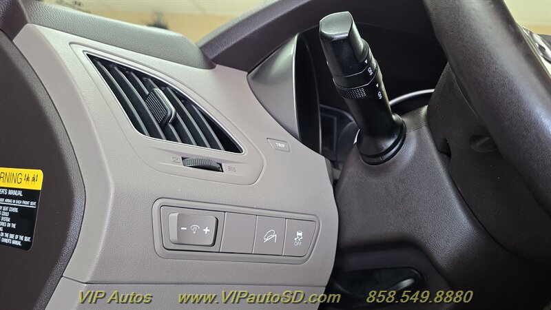 Used 2011 Hyundai Tucson Limited w/ Premium Pkg 3 FWD image 25
