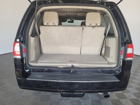 Used 2016 Lincoln Navigator Select RWD image 29