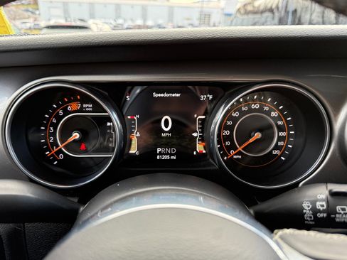 Used 2018 Jeep Wrangler Unlimited Sahara w/ Dual Top Group image 41