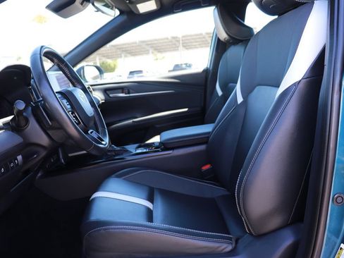 Used 2025 Toyota Camry SE FWD image 12