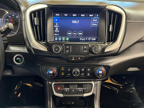 Used 2024 GMC Terrain SLT image 16