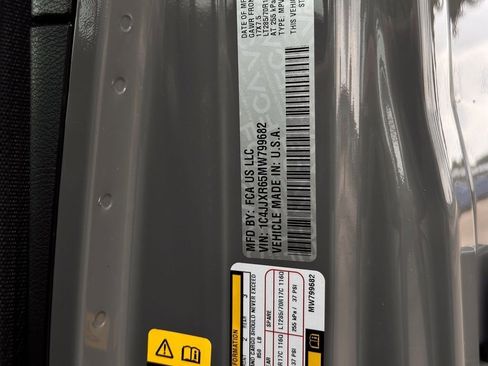 Used 2021 Jeep Wrangler Unlimited Rubicon 4xe w/ Cold Weather Group AWD/4WD image 28