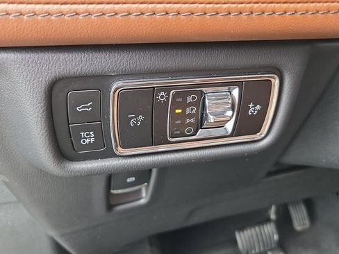 Used 2023 Lincoln Nautilus Reserve AWD/4WD image 19