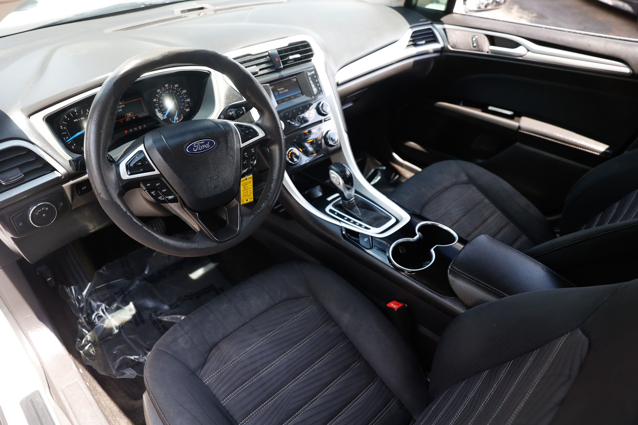 Used 2016 Ford Fusion SE FWD image 6
