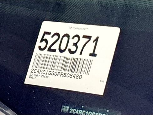 Used 2023 Chrysler Pacifica Limited w/ Uconnect Theater Family Group image 25