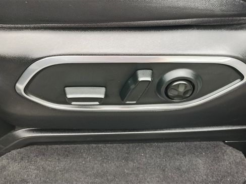 Used 2023 Jeep Wagoneer 4WD w/ Premium Group I image 12