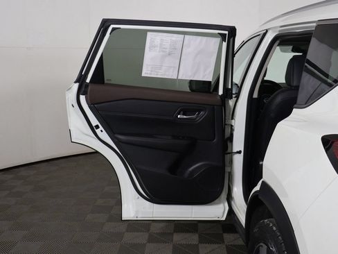 Used 2023 Nissan Rogue SL FWD image 21