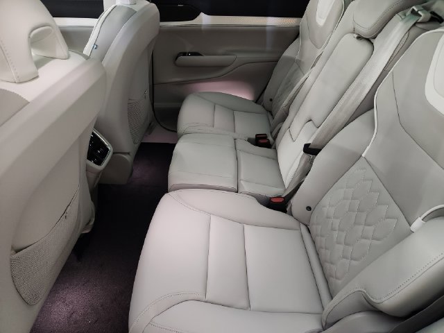 Used 2025 Volvo EX90 Ultra w/ Protection Package Premier AWD/4WD image 28