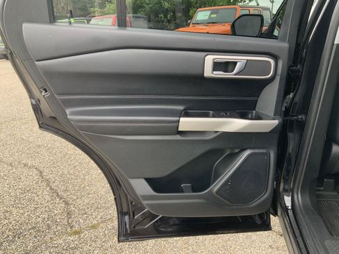 Used 2021 Ford Explorer XLT w/ Equipment Group 202A AWD/4WD image 50
