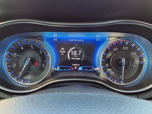 Used 2023 Chrysler 300 Touring w/ Sport Appearance Package image 15