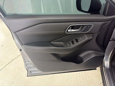 Used 2024 Nissan Rogue Platinum w/ Platinum Premium Package FWD image 14