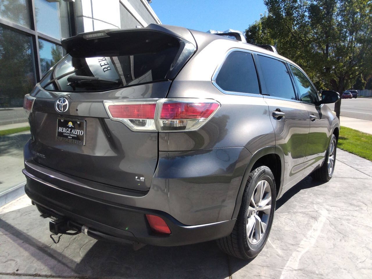 Used 2015 Toyota Highlander Plus FWD image 5