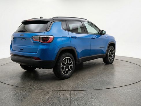 Used 2025 Jeep Compass Trailhawk image 9