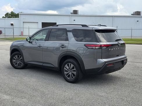 Used 2024 Nissan Pathfinder SV FWD image 4