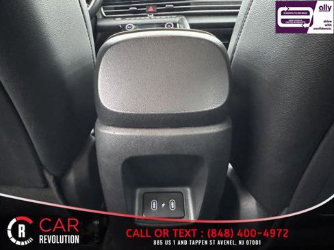 Used 2024 Hyundai Elantra Limited image 45