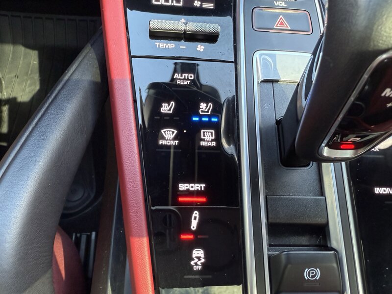 Used 2022 Porsche Cayenne GTS AWD/4WD image 42