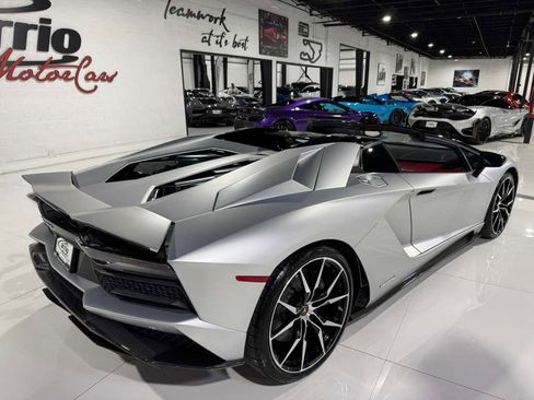 Used 2018 Lamborghini Aventador S image 7