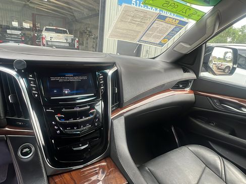 Used 2015 Cadillac Escalade Premium AWD/4WD image 13