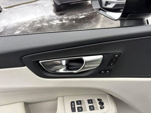 Used 2023 Volvo XC60 B5 Plus w/ Climate Package image 12