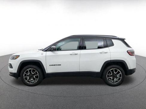 Used 2025 Jeep Compass Trailhawk AWD/4WD image 5